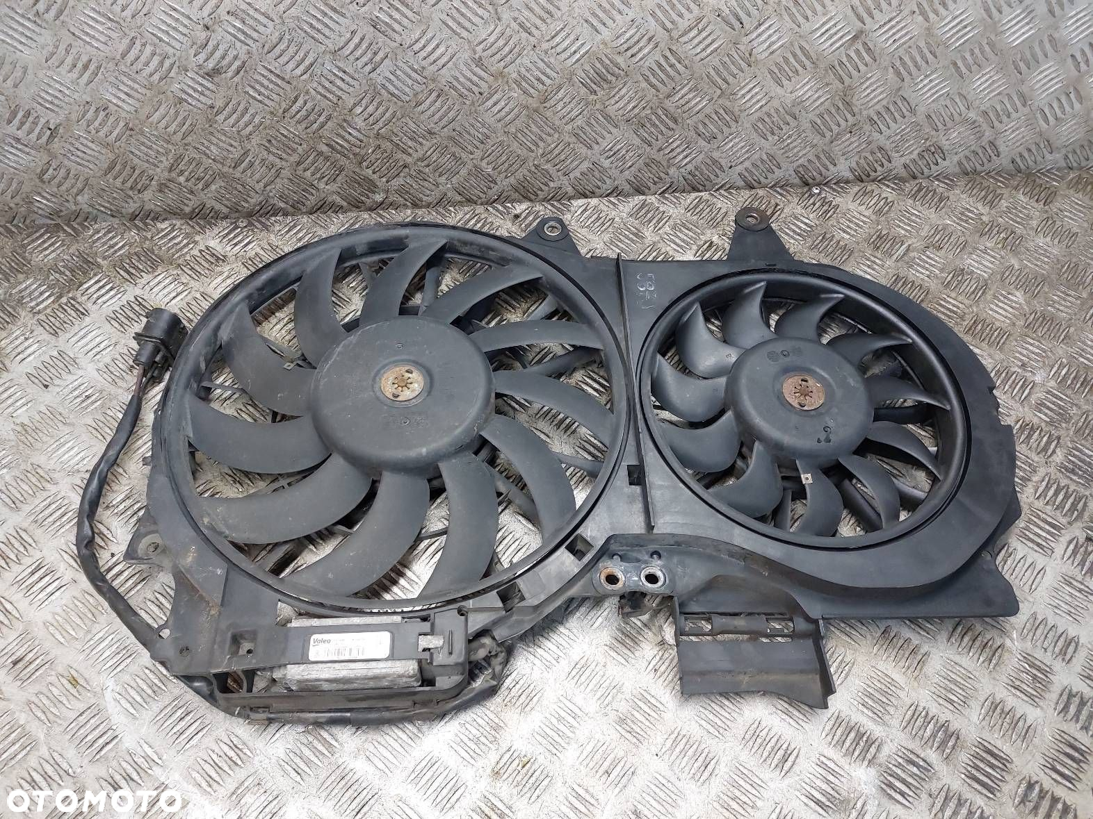 WENTYLATOR CHŁODNICY WODY AUDI A4 B7 2.0 TDI 8E0121205AB 8E0959501R - 3