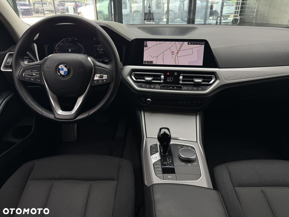 BMW Seria 3 318i - 16