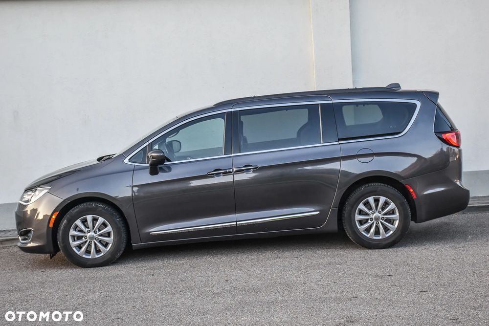 Chrysler Pacifica - 15