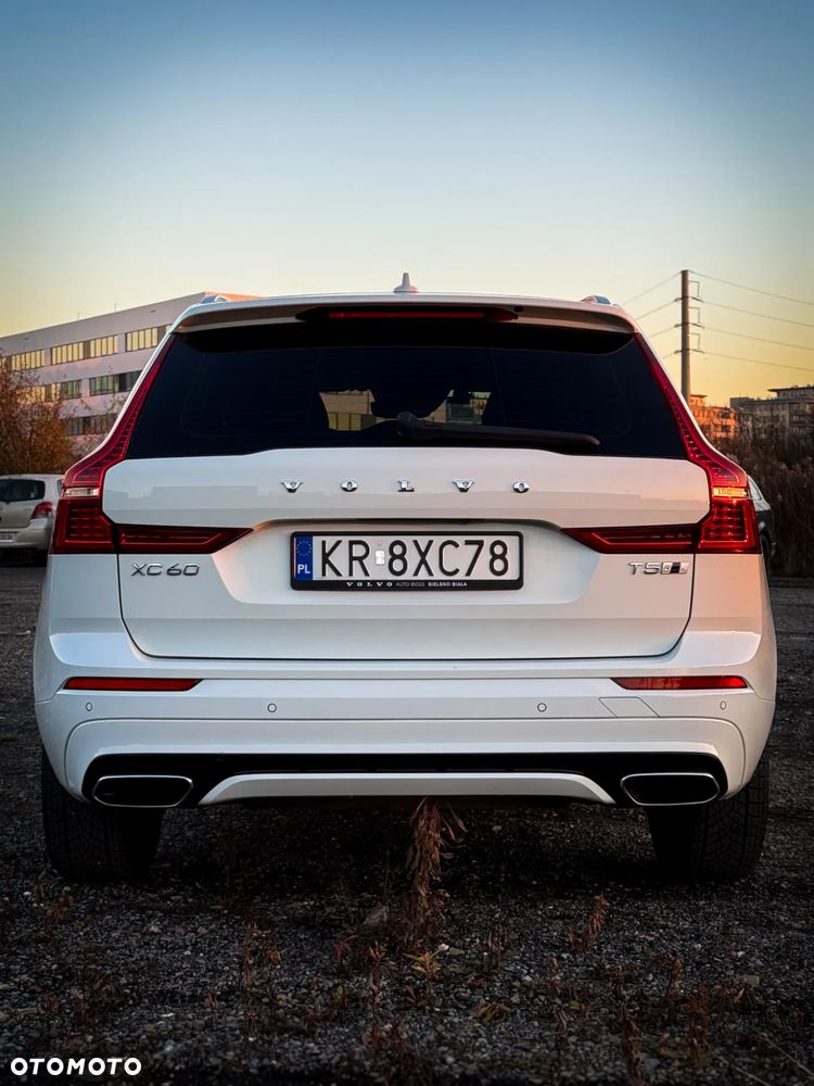 Volvo XC 60 T5 AWD R-Design - 4