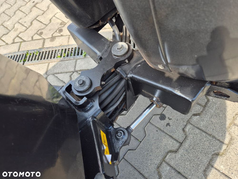 Kaercher MIC C34 / NOŚNIK NARZĘDZI / PRZYCZEPA WYWROTKA / IDEALNY DO MIASTA / ZAMIATARKA / PŁUG SNIEŻNY / 4X4 / NISKIE MOTOGODZINY / JEDNO URZĄDZENIE WIELE ZASTOSOWAŃ! - 19