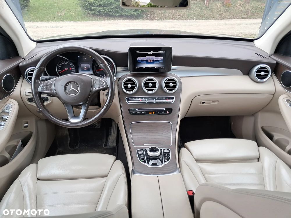 Mercedes-Benz GLC 250 4Matic 9G-TRONIC AMG Line - 37