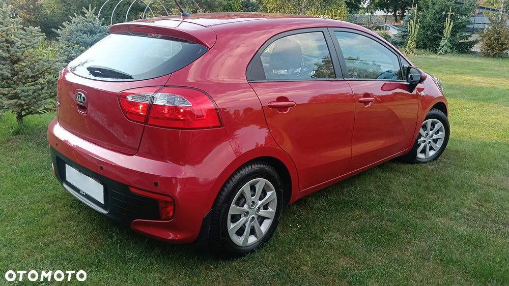 Kia Rio 1.2 L - 6