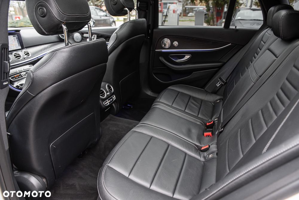 Mercedes-Benz Klasa E 220 d 4-Matic All-Terrain - 32
