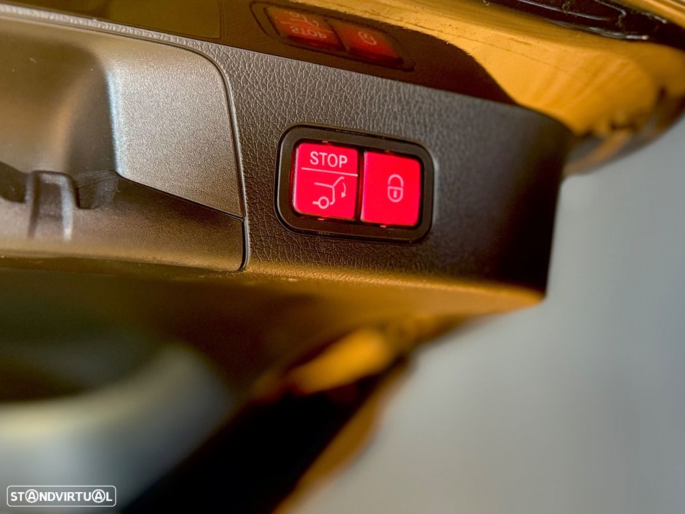 Mercedes-Benz GLB 250 4Matic AMG Line - 24