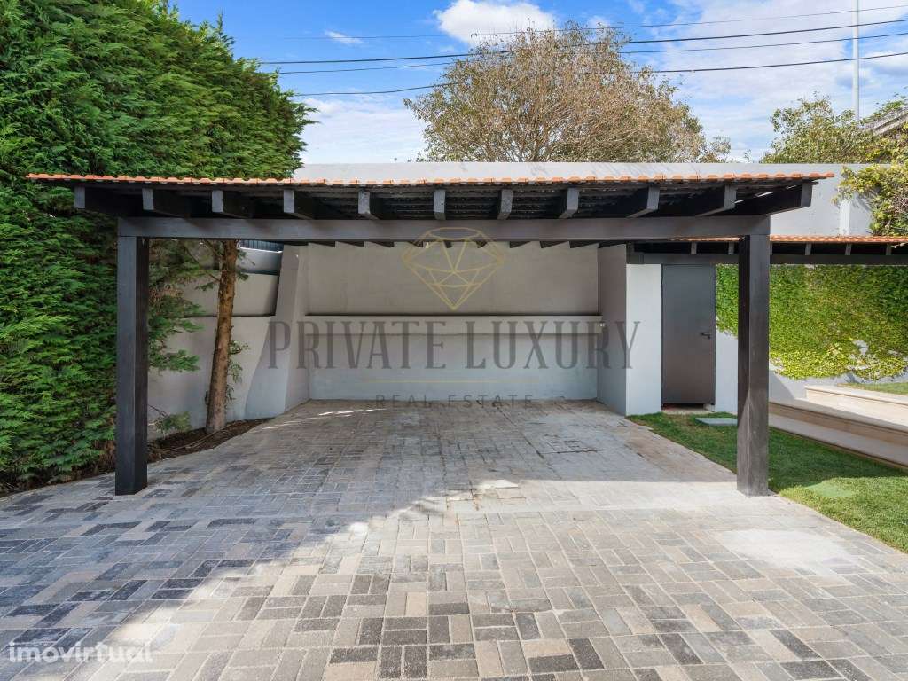 Moradia T4 Renovada em Cascais com Piscina, Jardim e Anexo - Grande imagem: 5/46