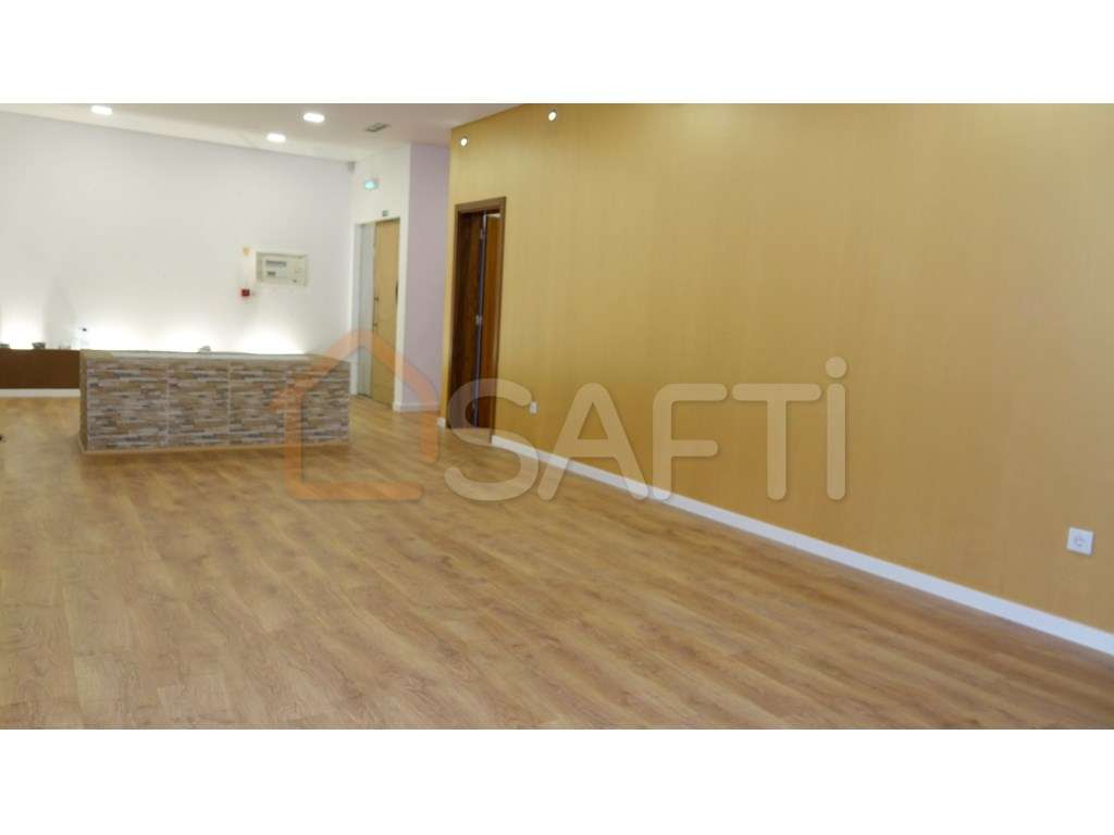 Espaço comercial com 215m2, dividido em vários escritórios, para ar... - Grande imagem: 5/33