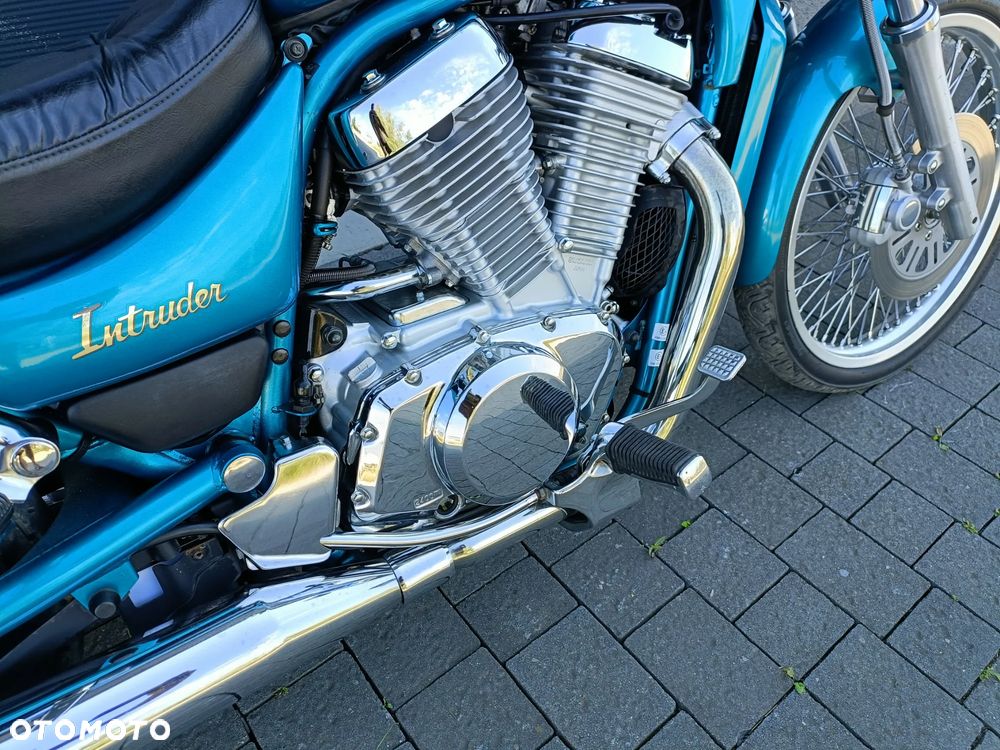 Suzuki Intruder - 5