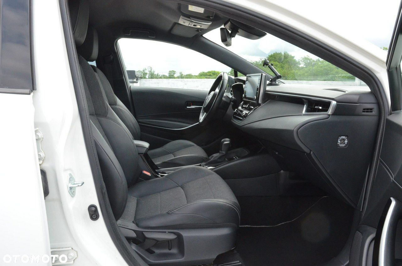 Toyota Corolla - 30