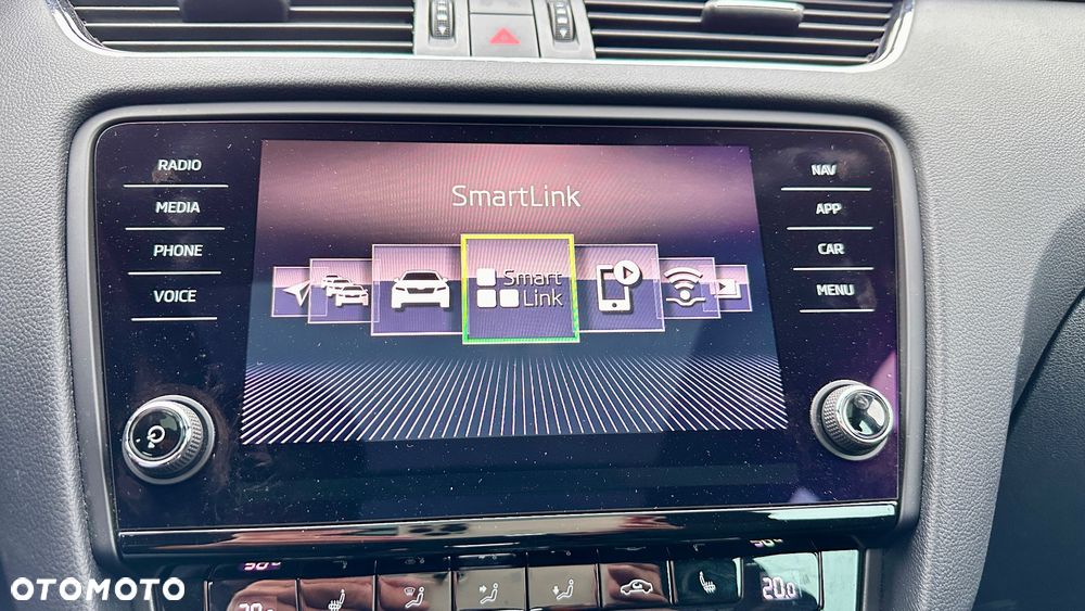 Skoda Octavia 2.0 TDI DSG RS - 32