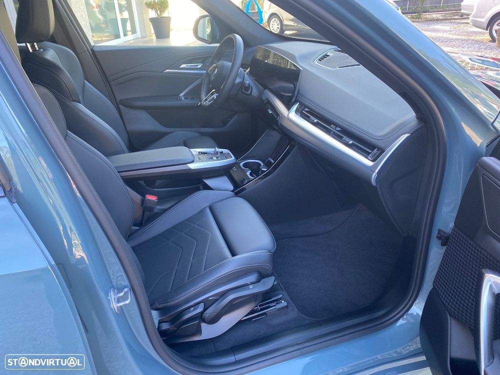 BMW iX1 eDrive20 Pack Desportivo M - 5