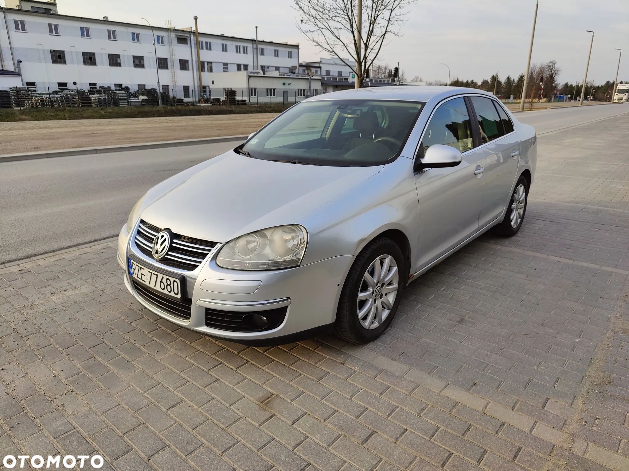Volkswagen Jetta - 1