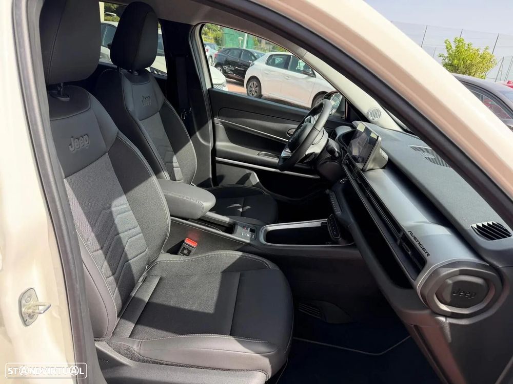 Jeep Avenger 1.2 e-Hybrid Altitude DCT - 8