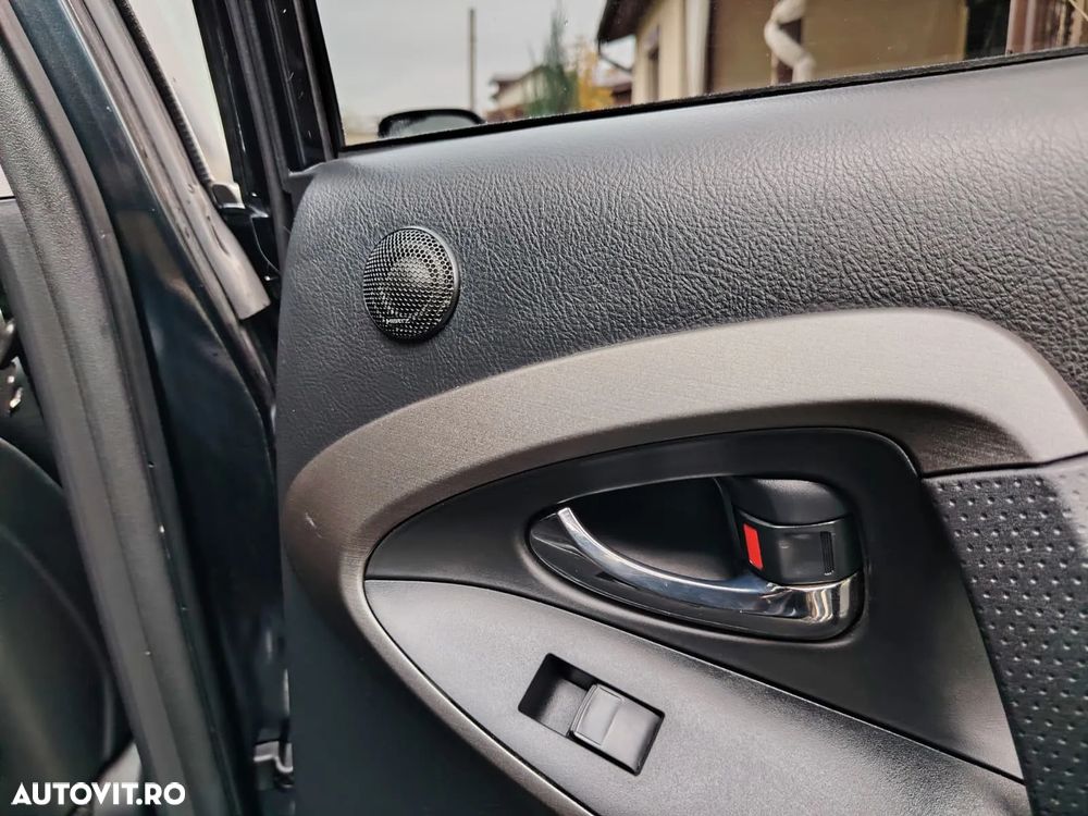 Toyota RAV4 2.2 D-4D 4x4 - 8