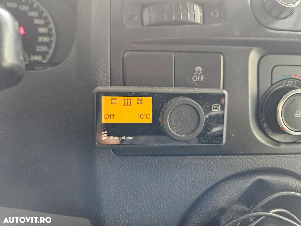 Volkswagen Caravelle - 24