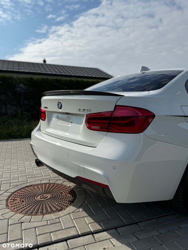 BMW Seria 3 330i xDrive M Sport - 11