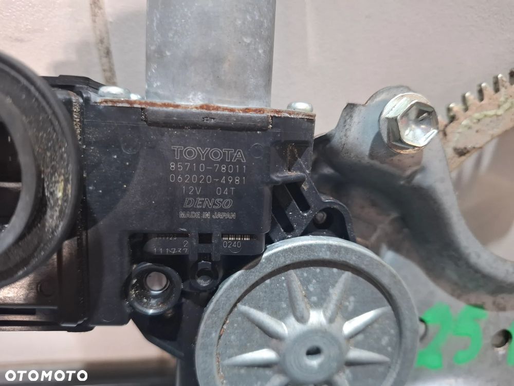Podnośnik szyby z silniczkiem Toyota Lexus rok 2018 nr 8571078011 - 2