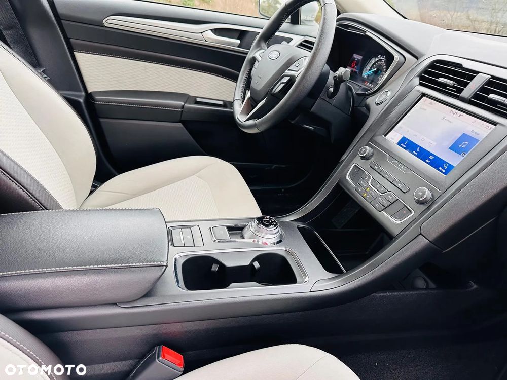 Ford Fusion - 10