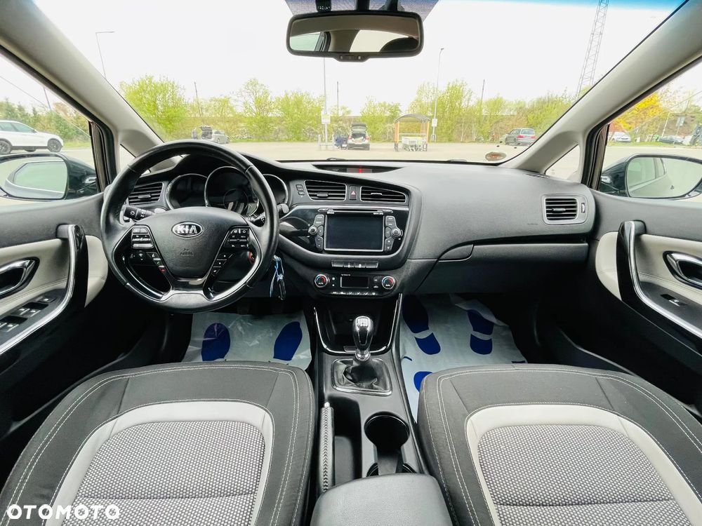 Kia Ceed 1.6 GDI Dream Team Edition - 12