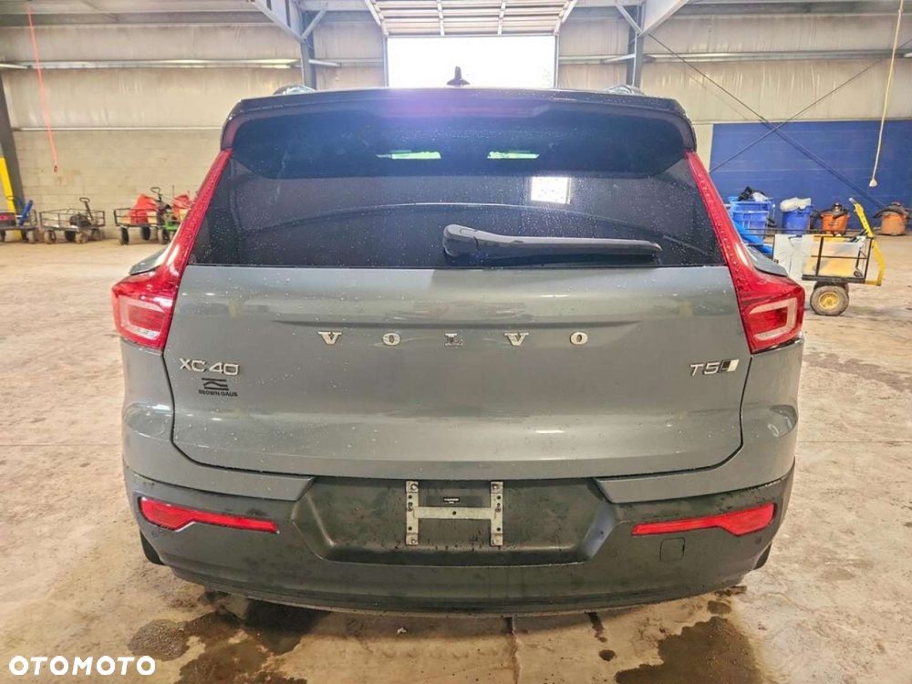 Volvo XC 40 - 5