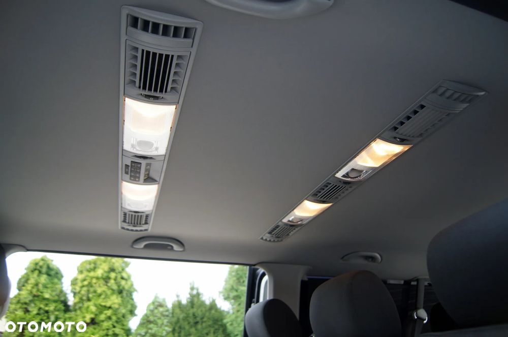Volkswagen Caravelle - 18