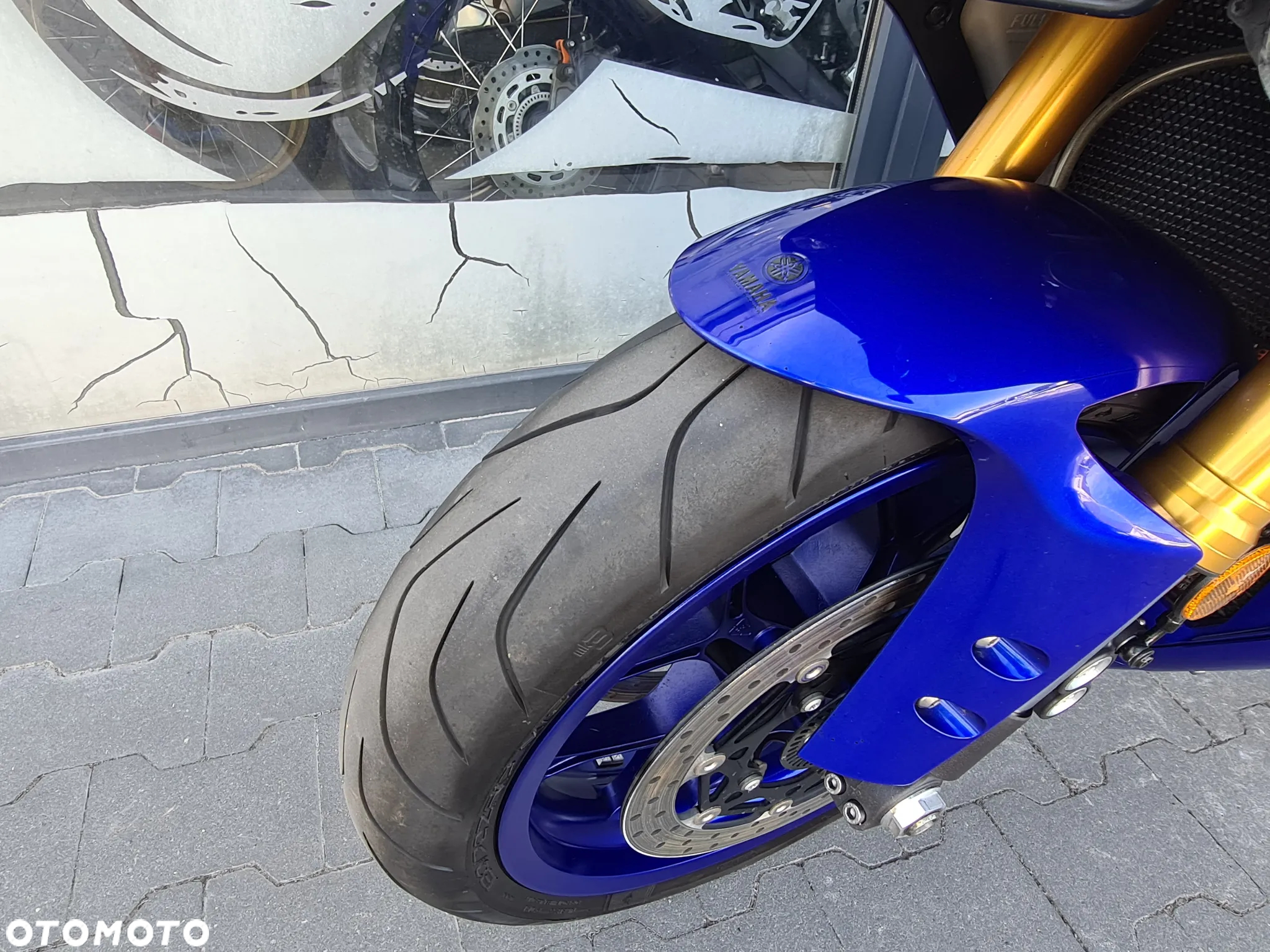 Yamaha R1 - 3