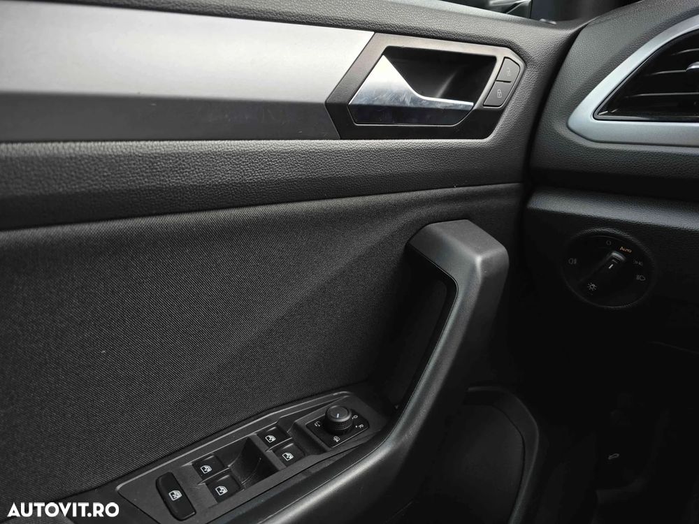 Volkswagen T-Roc - 14