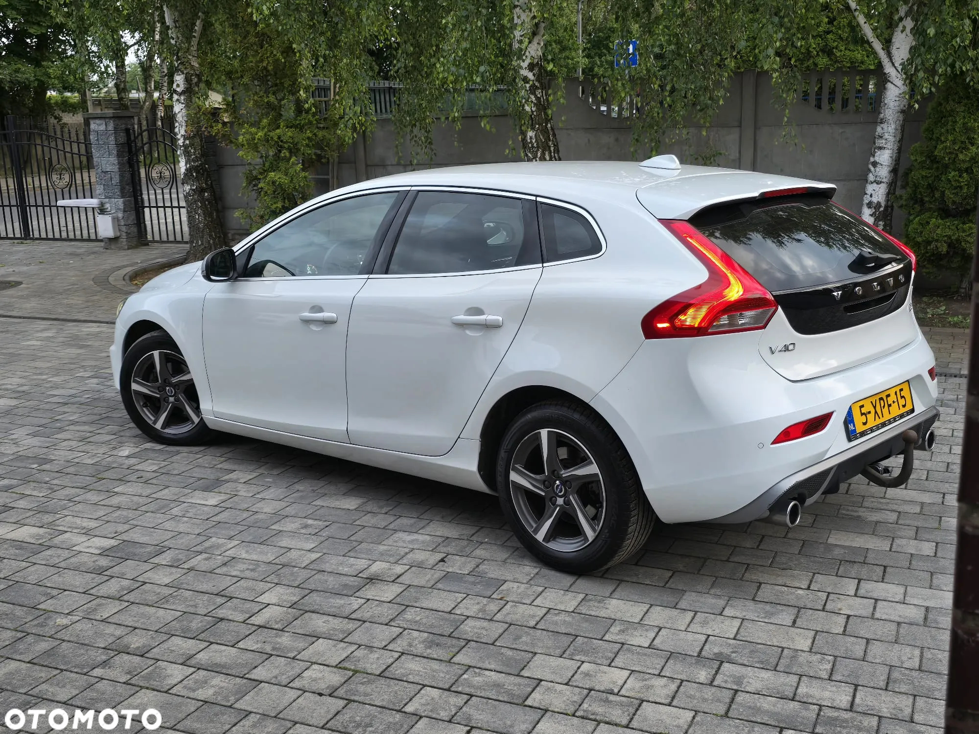 Volvo V40 D2 Drive-E R-Design Momentum - 5