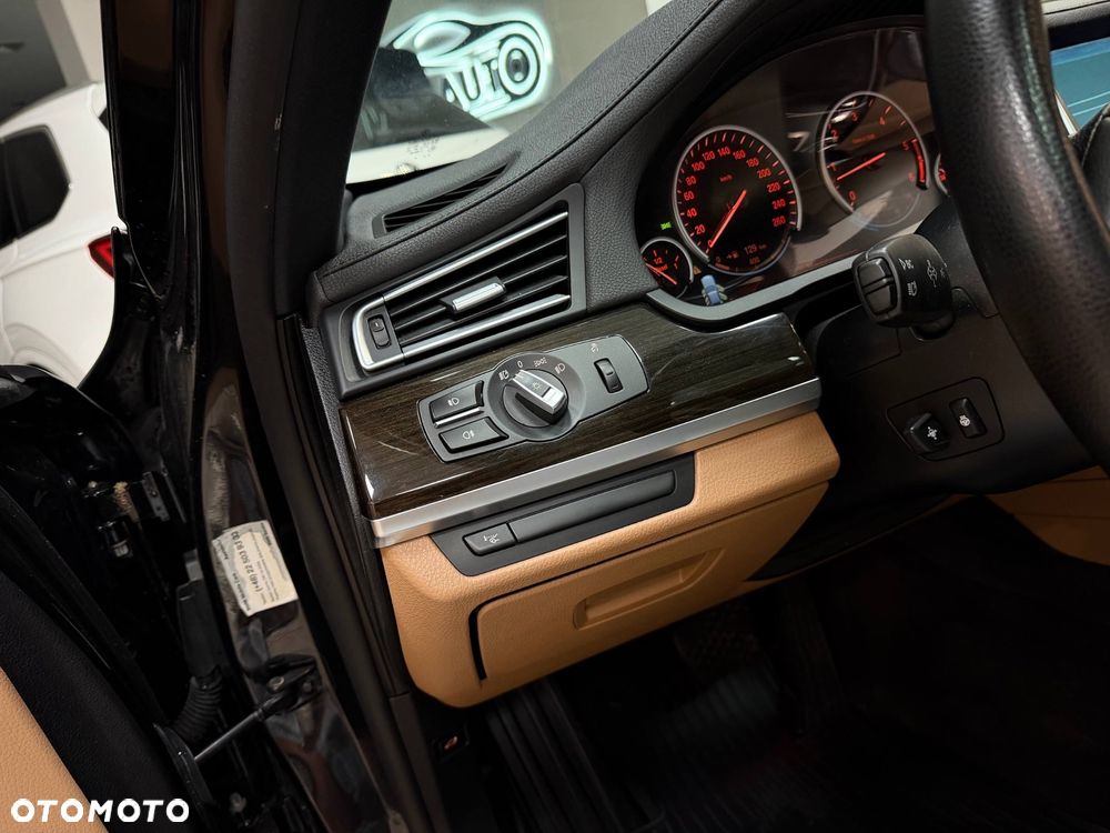 BMW Seria 7 730d Edition Exclusive - 29