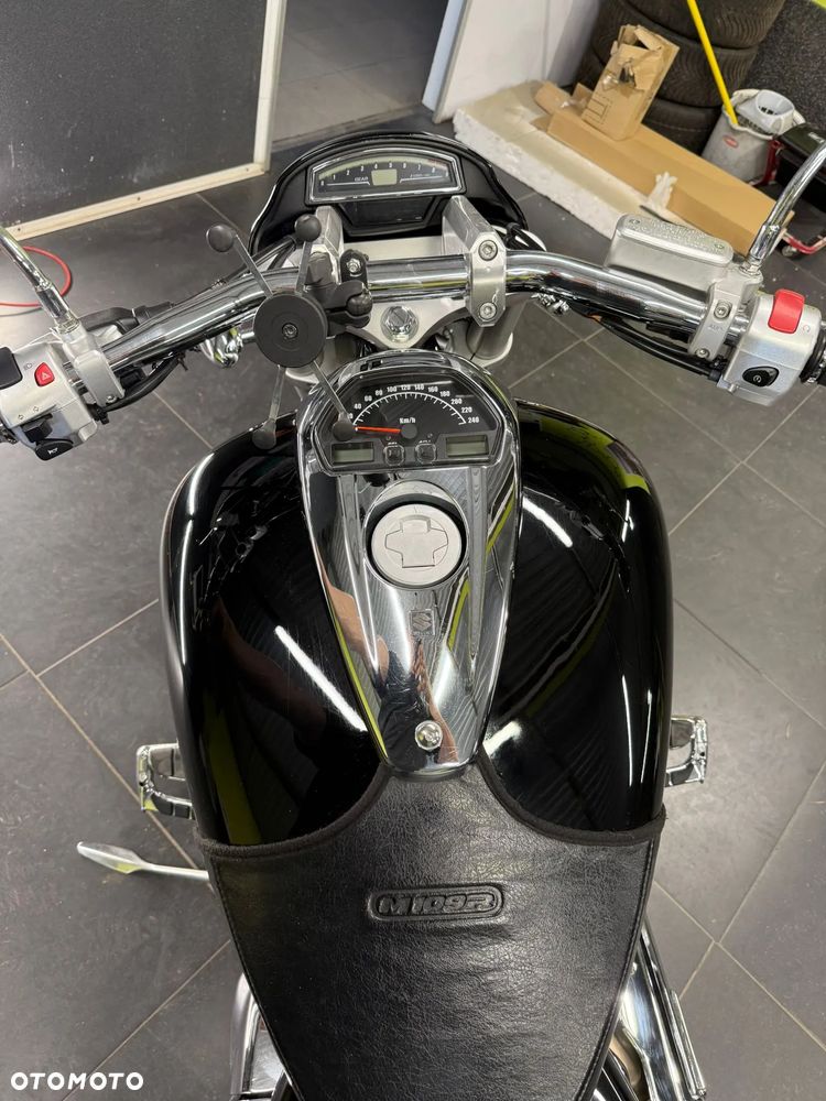 Suzuki Intruder - 13