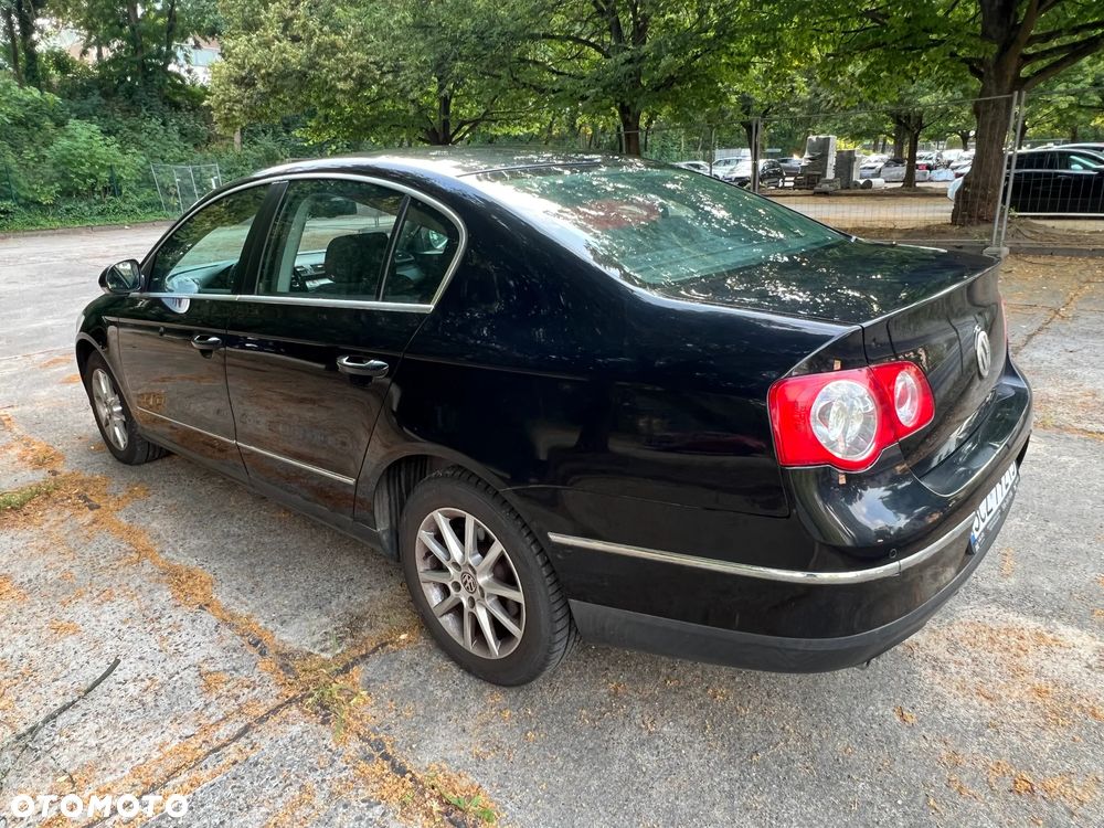 Volkswagen Passat 2.0 FSI Comfortline - 4