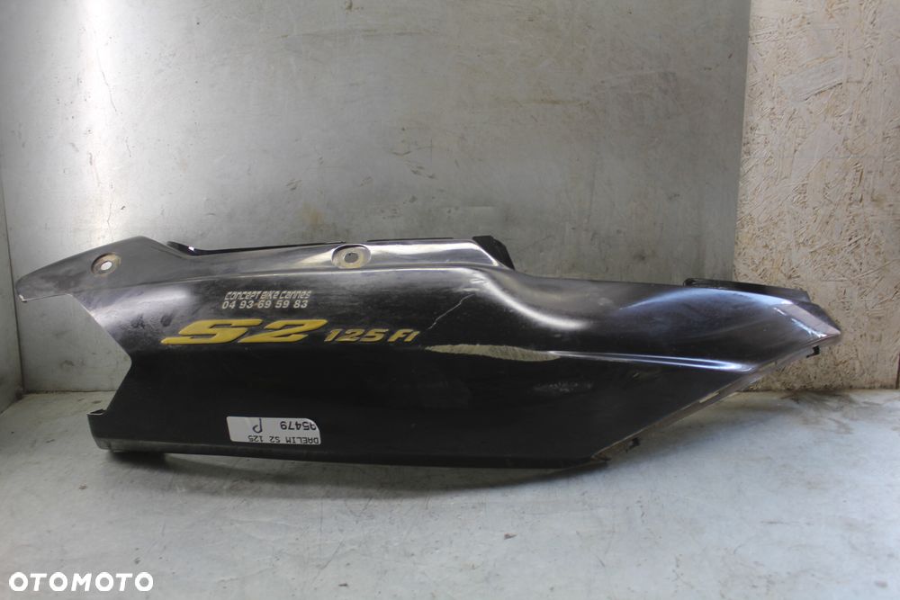 Daelim s2 125 Bok boczek osłona owiewka ogon prawy prawa