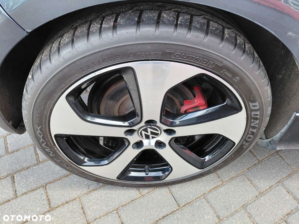Volkswagen Golf - 9