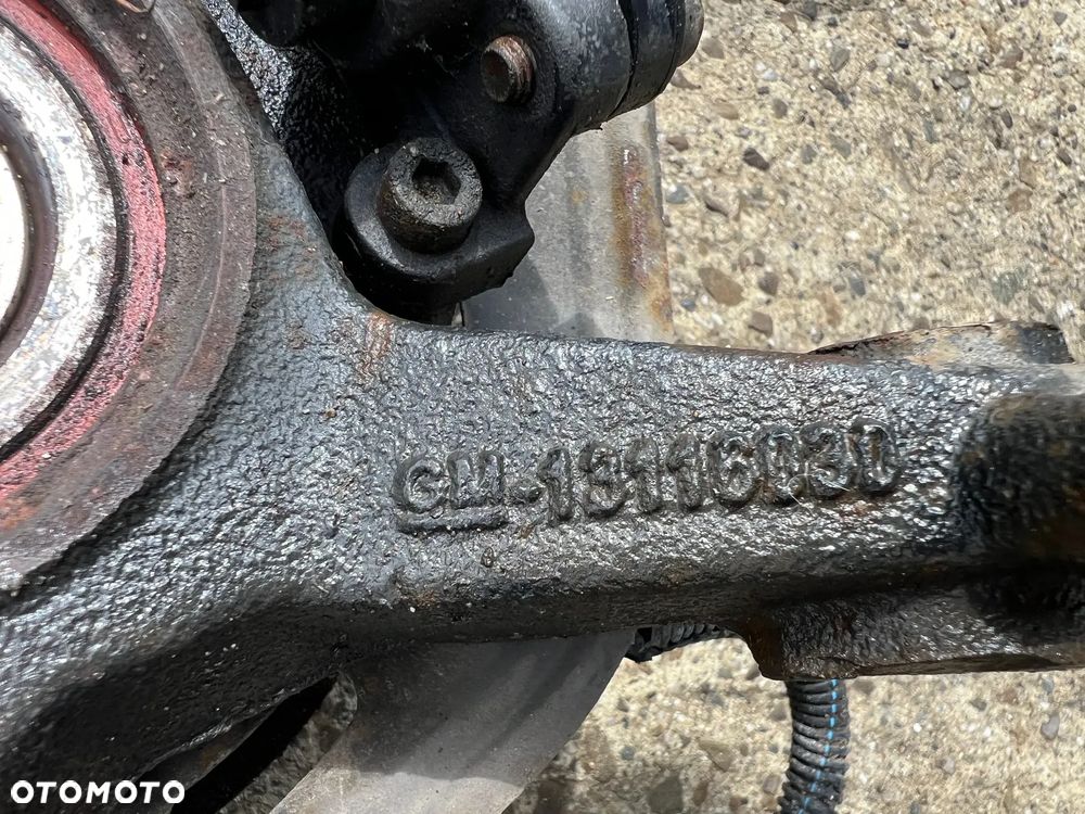 Zwrotnica lewa lub prawa Opel Meriva A 4 śruby - 8