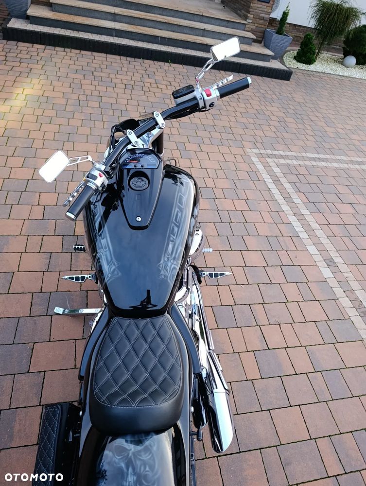 Suzuki Intruder - 3