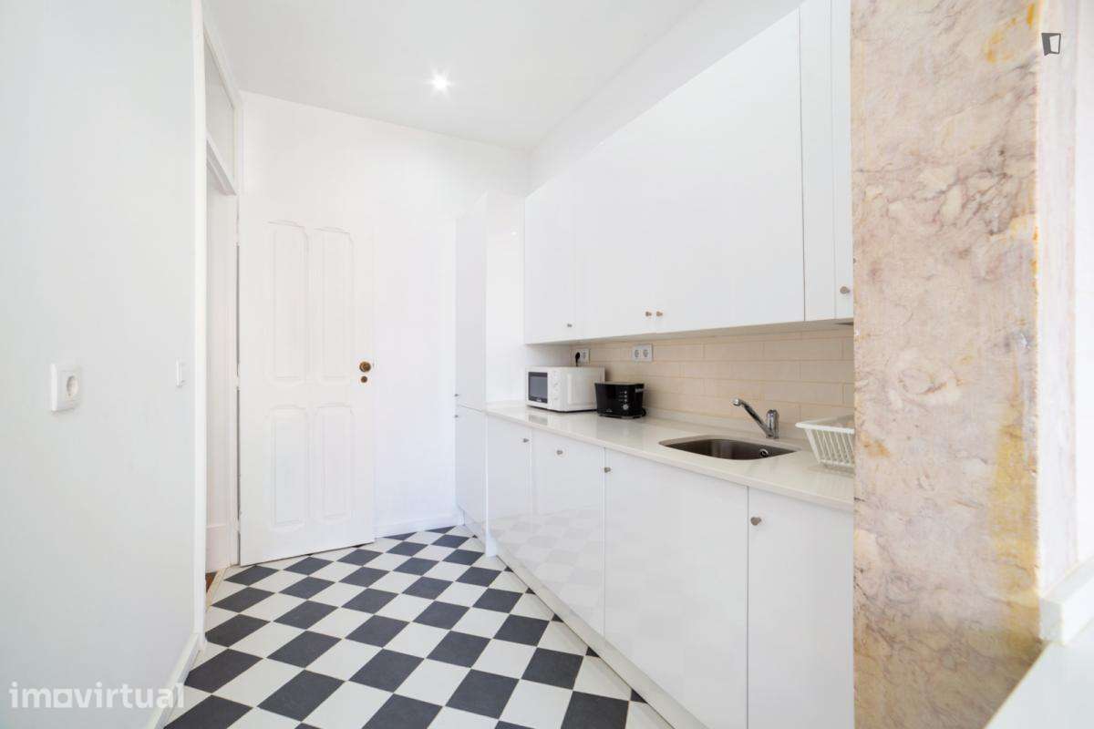 Quarto - localizado em Anjos Lisbon - Grande imagem: 5/15