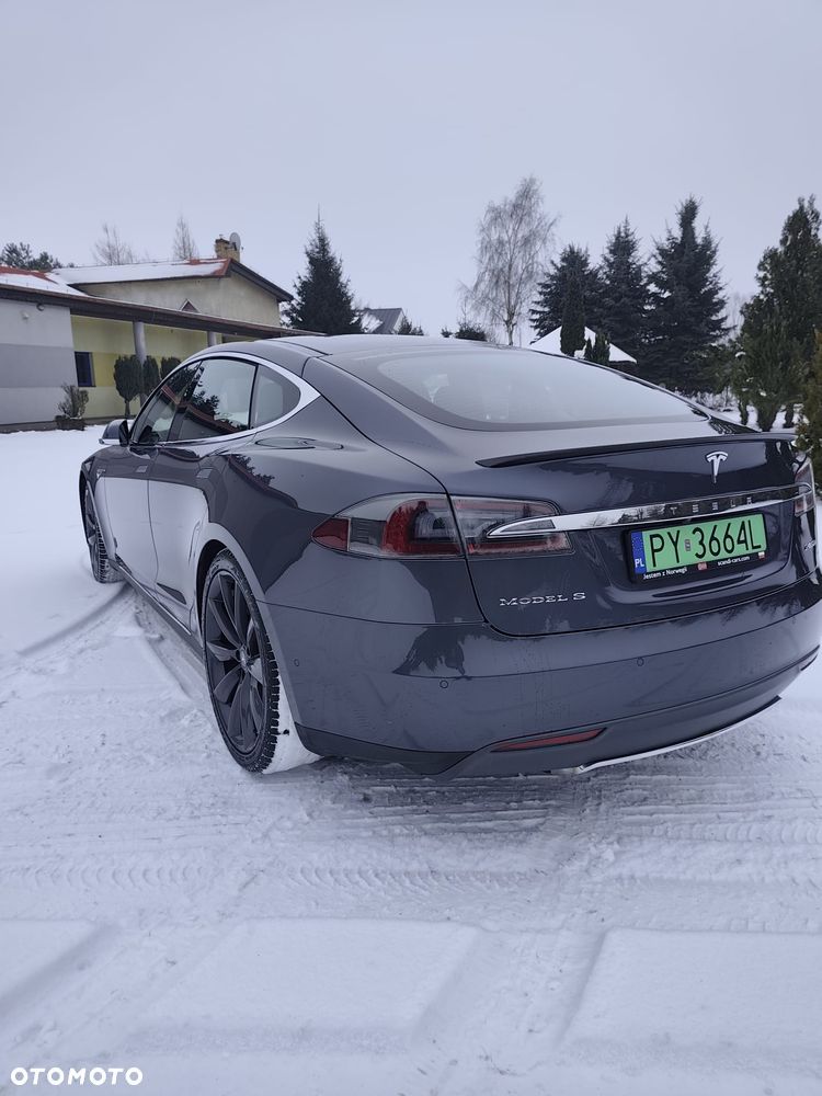 Tesla Model S D Performance - 4