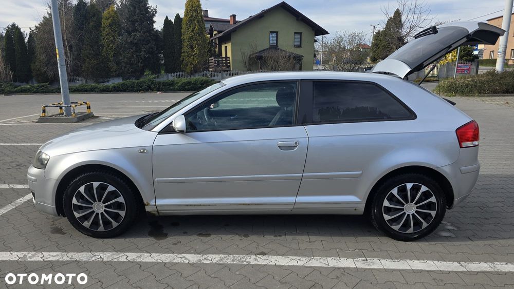 Audi A3 3-drzwiowe 1.6 FSI Ambiente - 2