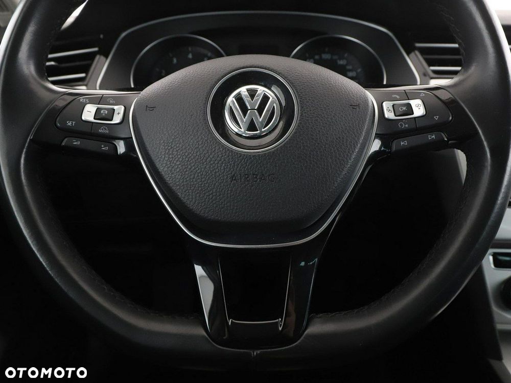 Volkswagen Passat - 22