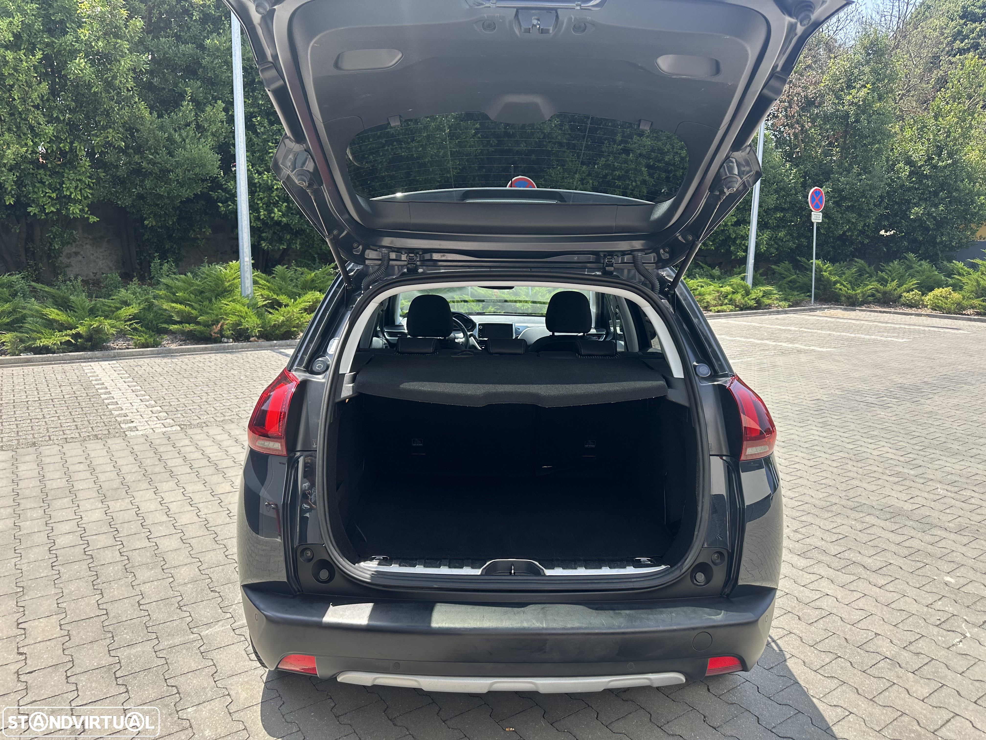 Peugeot 2008 1.2 PureTech Allure EAT6 - 12