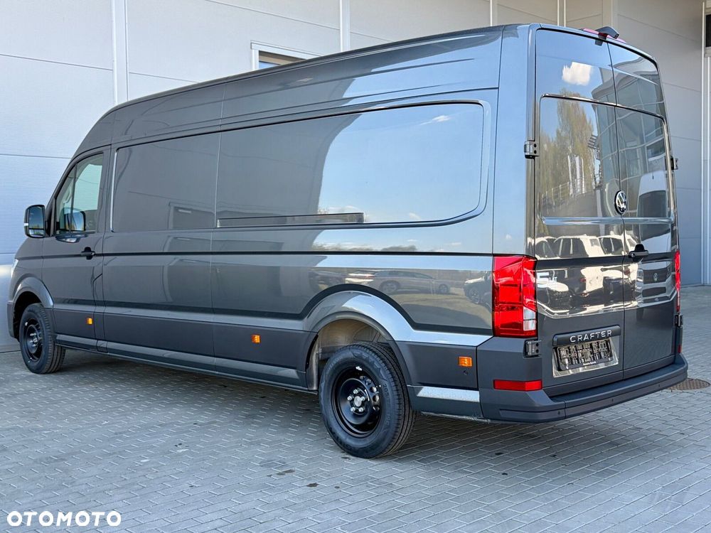 Volkswagen Crafter 35 Furgon z wysokim dachem silnik: 2,0 l EU6 SCR 177 KM / skrzynia biegów: Przedni napęd manualna 6-biegowa rozstaw osi: 4490 mm - 18