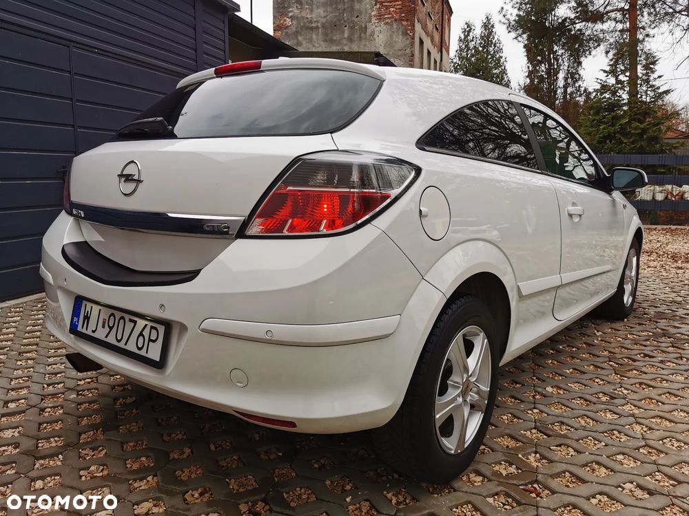 Opel Astra 1.6 Black&White - 30