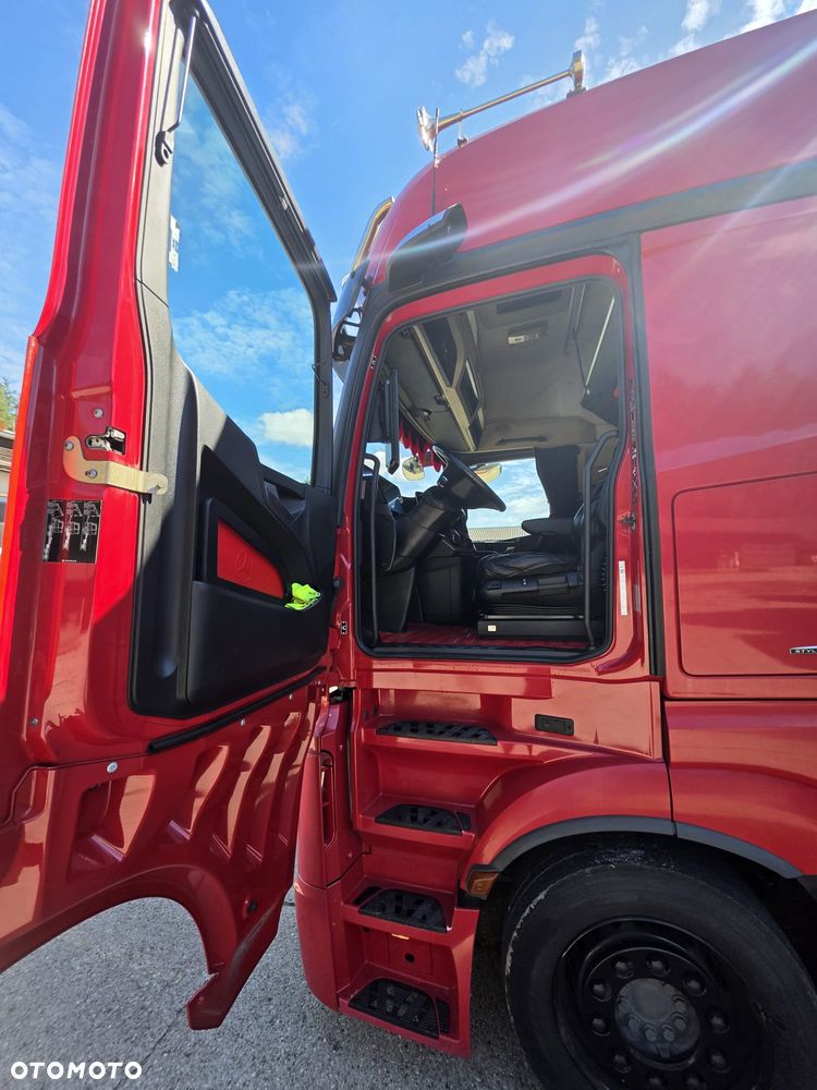 Mercedes-Benz actros - 8