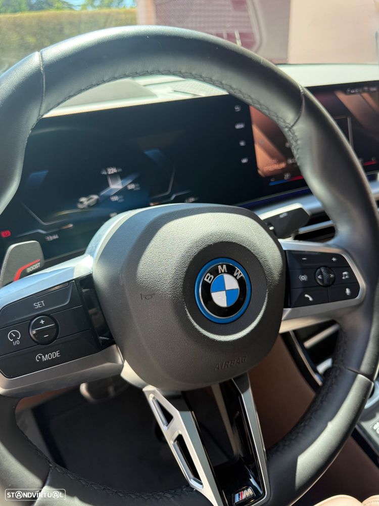 BMW iX2 eDrive20 Pack Desportivo M - 8