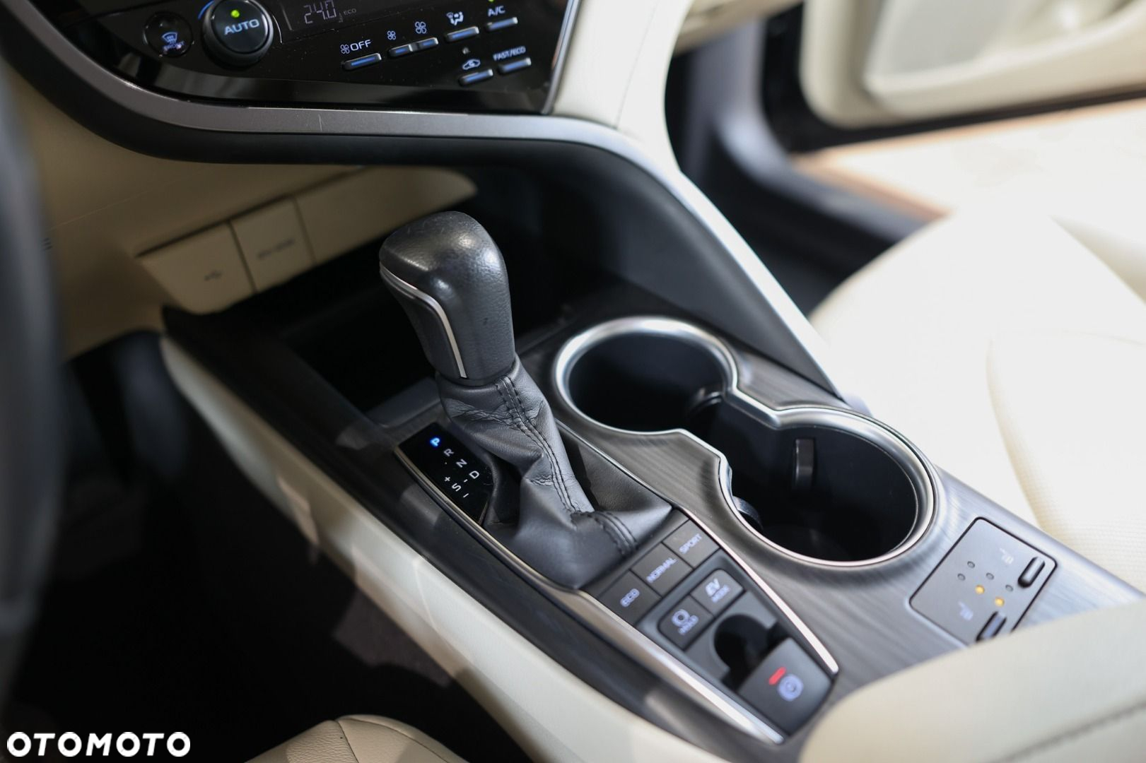 Toyota Camry - 13
