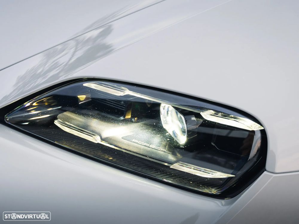 Porsche Taycan Cross Turismo 4S - 31