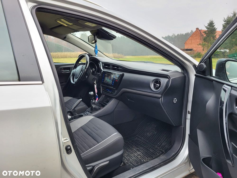 Toyota Auris 1.6 D-4D Premium - 10