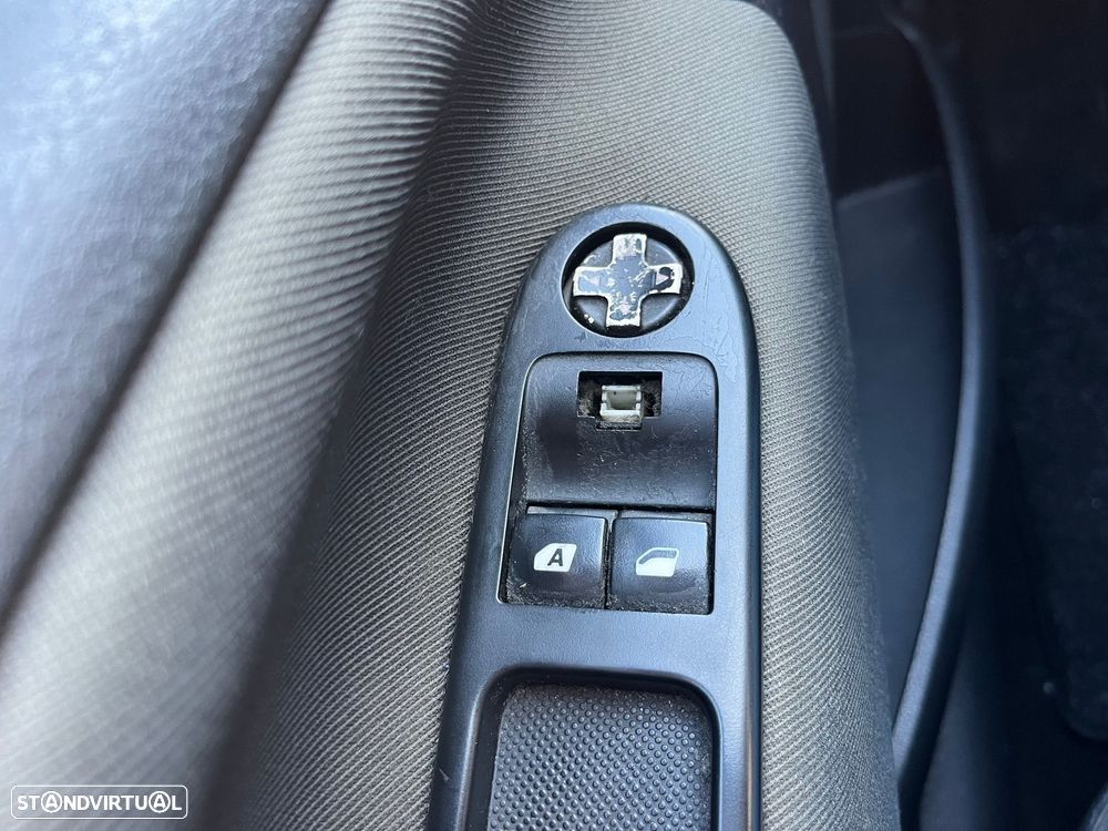 Peugeot 207 1.4 HDi Urban - 21