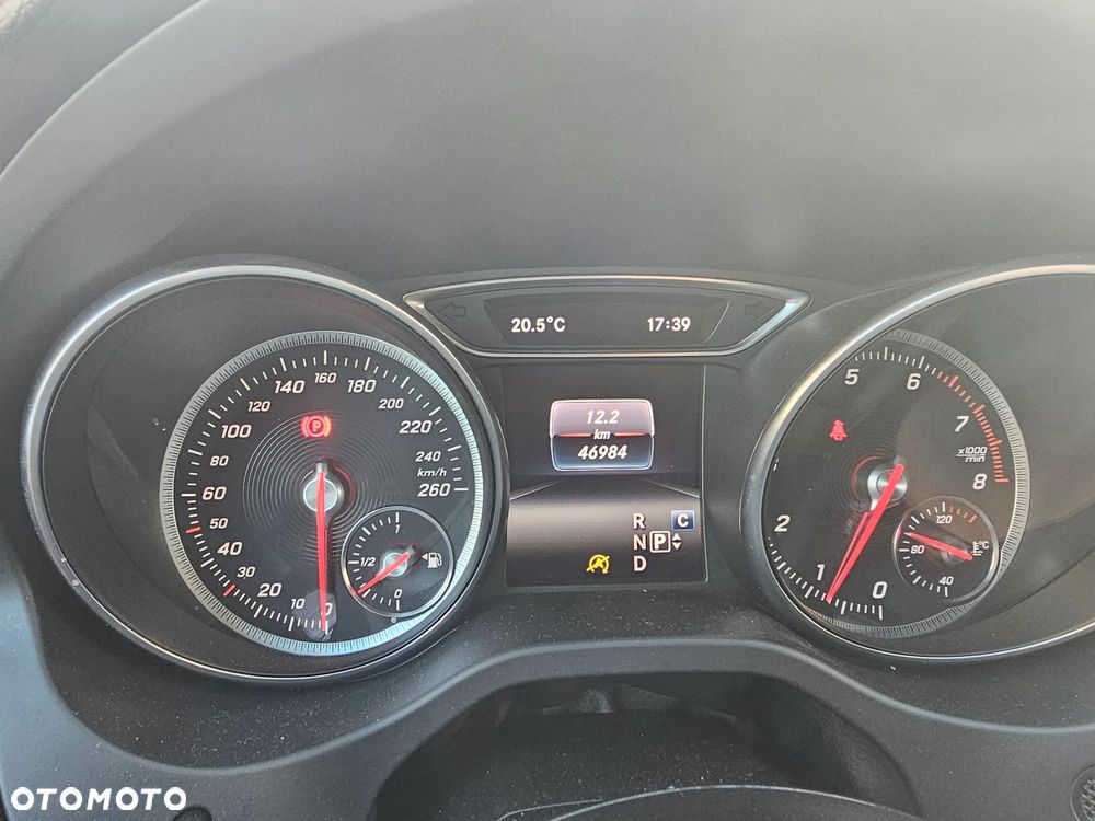 Mercedes-Benz CLA 220 4-Matic AMG Line - 17