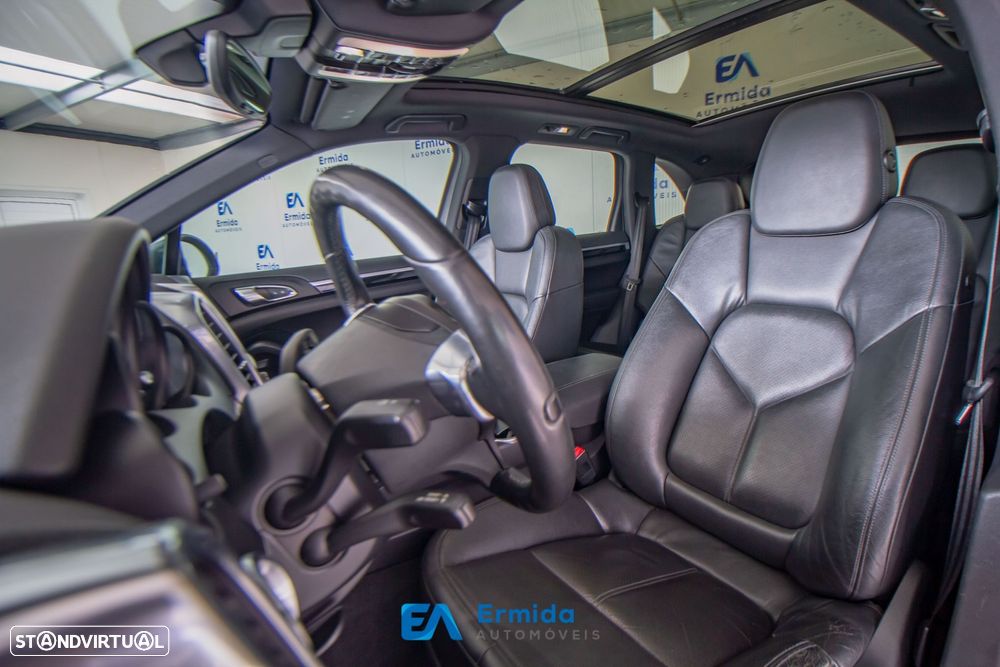 Porsche Cayenne - 25